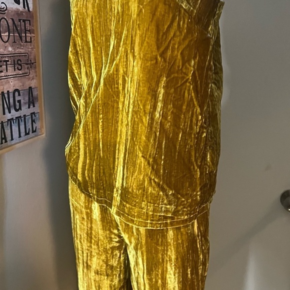 NWT Paparazzi Biz gold velvet pant suit blouse and pants - Picture 12 of 15